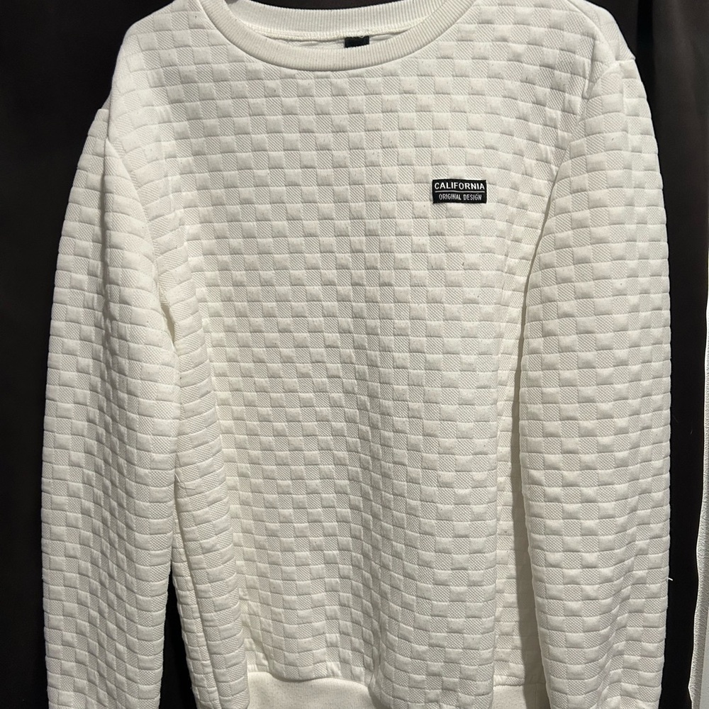 SHEIN White Crewneck Sweater with Textured Design